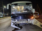 В Геническе двоих горожан доставили в больницу после ДТП с автобусом