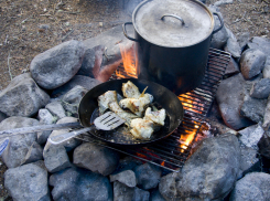 Жители Херсона готовят еду на кострах из-за отсутствия газа