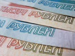 В Херсонской области директор школы украла 320 тысяч рублей, фиктивно устроив на работу мужа