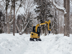 Обстрелы ВСУ усложняют уборку дорог прифронтовой зоны Херсонщины