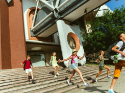 В посёлке Лазурное открыли обновлённый корпус начальной школы