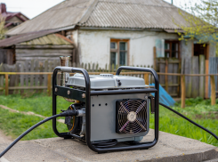 «Херсонэнерго» умалчивает, почему в одной части Железного Порта есть свет, а в другой нет