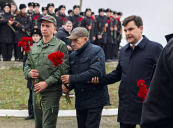 Пережил два покушения ВСУ и спас тысячи людей: как главврач больницы в Алёшках помог выжить городу 