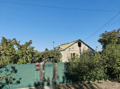 Украинские дроны разбили административное здание и дома херсонцев 