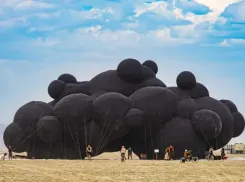 Херсонка и киевский художник покорили фестиваль Burning Man впечатляющей инсталляцией