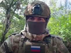 Чеченский боец рассказал на видео, как раненным защищал Херсон от ВСУ 