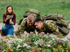 В Херсоне боевики ВСУ избили и ограбили женщину