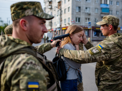 В Херсоне военные снова ограбили женщину, она лишилась 29 тысяч рублей