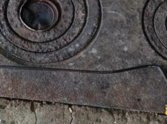 Ревнивец из Алешкинского округа чуть не убил подругу раскалённой кочергой