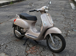 В Херсоне ВСУшник врезался в скутер с девушкой