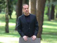 Дмитрий Медведев исполнил мечту херсонских школьников
