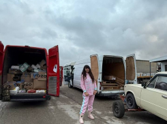 Волонтёров с гумпомощью не пустили в Херсонскую область, прикрывшись Путиным