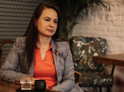 Чиновницу, чья дочь «работала» в отпуске за границей, уволили из Херсонского горсовета