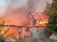 Дроны ВСУ атаковали Каховку: произошло два пожара, жители чудом спаслись