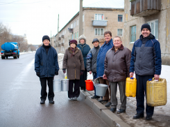 В Скадовске после жалоб жителей власти организовали подвоз воды