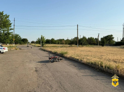 В Новотроицком округе мотоциклист получил травмы, опрокинувшись на дороге