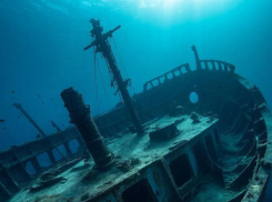 В Херсонской области минимущество обязали убрать затонувшее судно из акватории Азовского моря