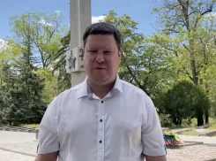 Глава округа в Херсонской области извинился за скандальное видео у мемориала Победы