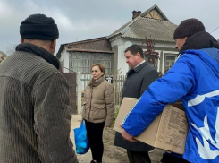 Пяти многодетным семьям в Новокаховском округе передали гуманитарную помощь