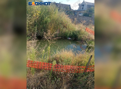 В Скадовске больше года не зарывают огромный котлован с водой