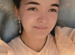 Волшебница красок: как студентка медколледжа из Геническа покоряет арт-пространство