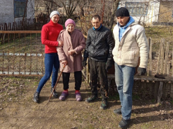 Новокиевские коммунальщики помогли ветерану Великой Отечественной войны