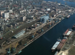 На Украине приговорили рабочих речпорта к 12 годам за помощь людям в Херсоне