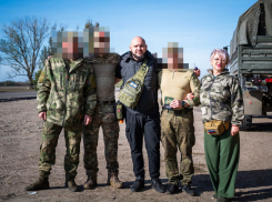 Омбудсмен в Херсонской области навестил бойцов группировки войск «Днепр» с гуманитарным грузом