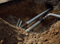 Жители Геническа пожаловались на оставленную коммунальщиками  опасную яму