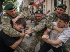 В Херсоне парень получил от ТЦК перцовку в лицо и попал в реанимацию