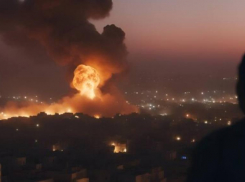 «Взрывы по всему городу»: ВС РФ наносит удары по военным объектам в Херсоне