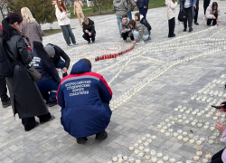 В Геническе зажгли картину из трёх тысяч свечей в рамках акции «Свеча памяти»