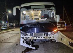 В Геническе двоих горожан доставили в больницу после ДТП с автобусом