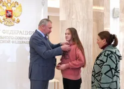 Школьница из Нижних Серогоз получила медаль за мужество 