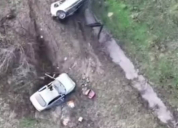 Дрон ВСУ ударил в Голой Пристани по автомобилю с гумгрузом, погибли люди