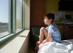 Подросток чудом выжил после атаки вражеского дрона: Сергей Черевко навестил пострадавшего