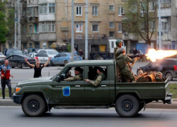 Пьяные бойцы обстреляли автомобили в Херсоне, ранив местного жителя
