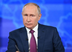 Путин потребовал избавиться от бюрократии при назначении пенсий в Херсонской области