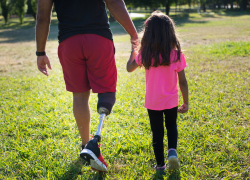 Многодетным в Херсонской области начали вручать удостоверения и льготы