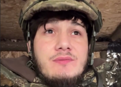 В Сети завирусилось видео с херсонским бойцом, выразительно читающим стихи