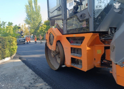 Незавершённый ремонт дороги возмутил жителей посёлка в Геническом округе