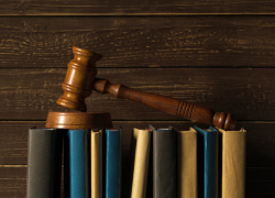 Прокуратура вернула зарплату 53 сотрудникам в Горностаевском округе