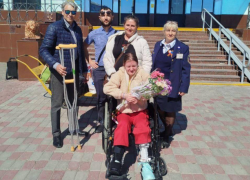 Школьница, раненная при обстреле ВСУ в Бехтерах, вернулась домой после лечения