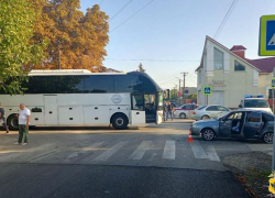 Грудничок и две женщины пострадали в столкновении «Лады» с автобусом в Геническе