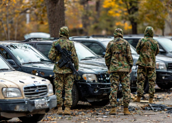 В Херсоне военкомы ради забавы расстреляли припаркованные машины