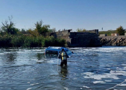 В Херсонской области автомобиль с водителем утонул в реке