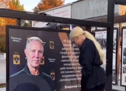 Мисс Херсонской области начинает день с поклонения губернатору Сальдо