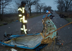 Жестокие кадры с тремя погибшими в аварии опубликовали спасатели Херсонской области