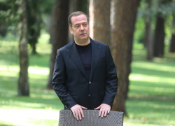 Дмитрий Медведев исполнил мечту херсонских школьников