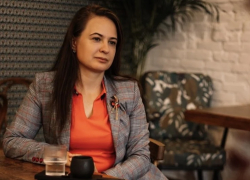 Чиновницу, чья дочь «работала» в отпуске за границей, уволили из Херсонского горсовета